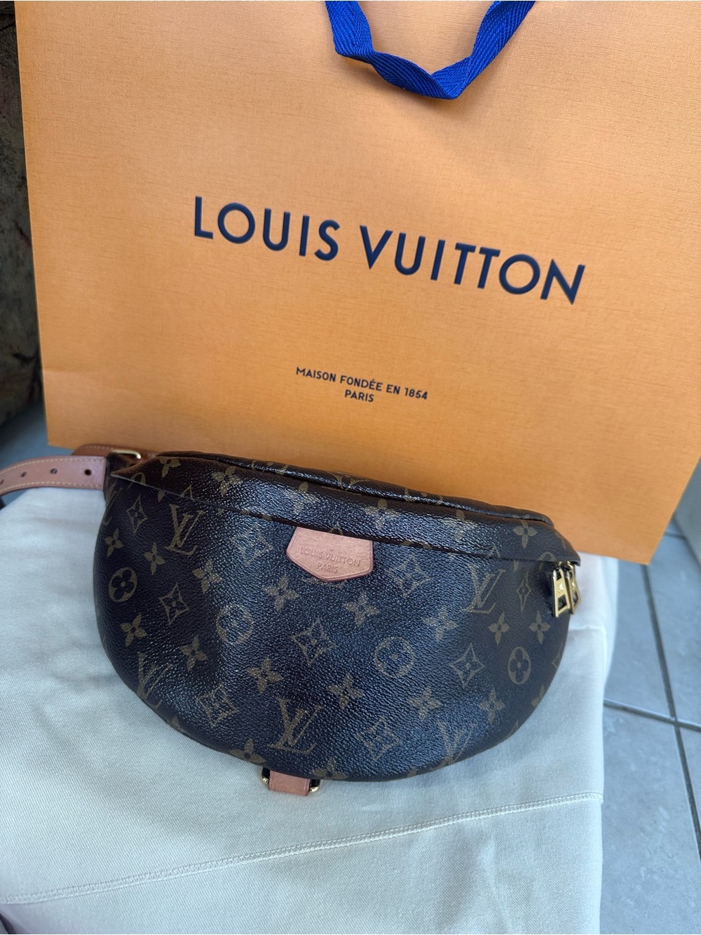 ✨Louis Vuitton Monogram Original Bumbag in Brown and Tan- Great Condition✨ - Picture 1 of 15